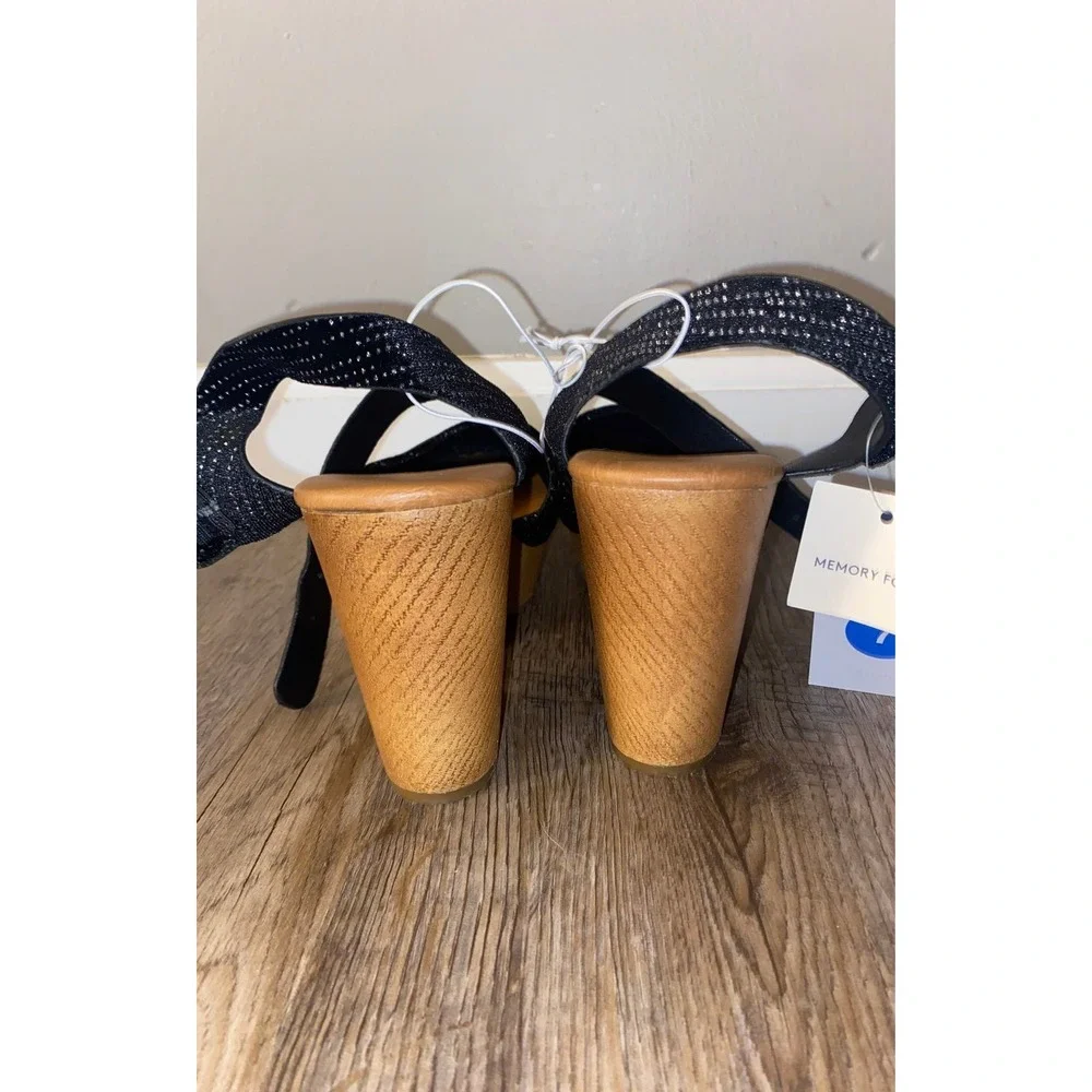 NWT Universal Thread Black/Glittery‎ Wedges sz 7